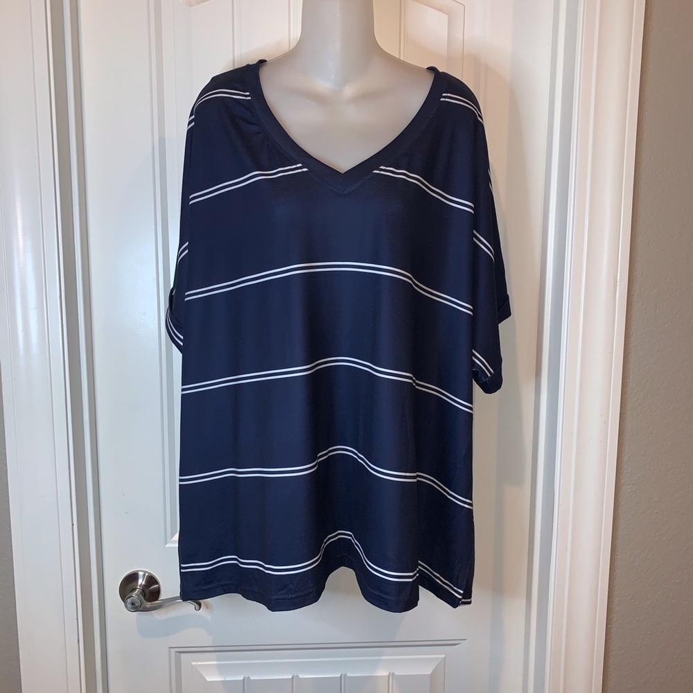 Bloomchic Plus Navy & White Top NWT